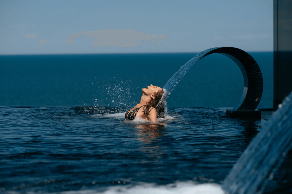 Dicas essenciais um projeto hidráulico de piscina com cascata funcional e esteticamente agradável