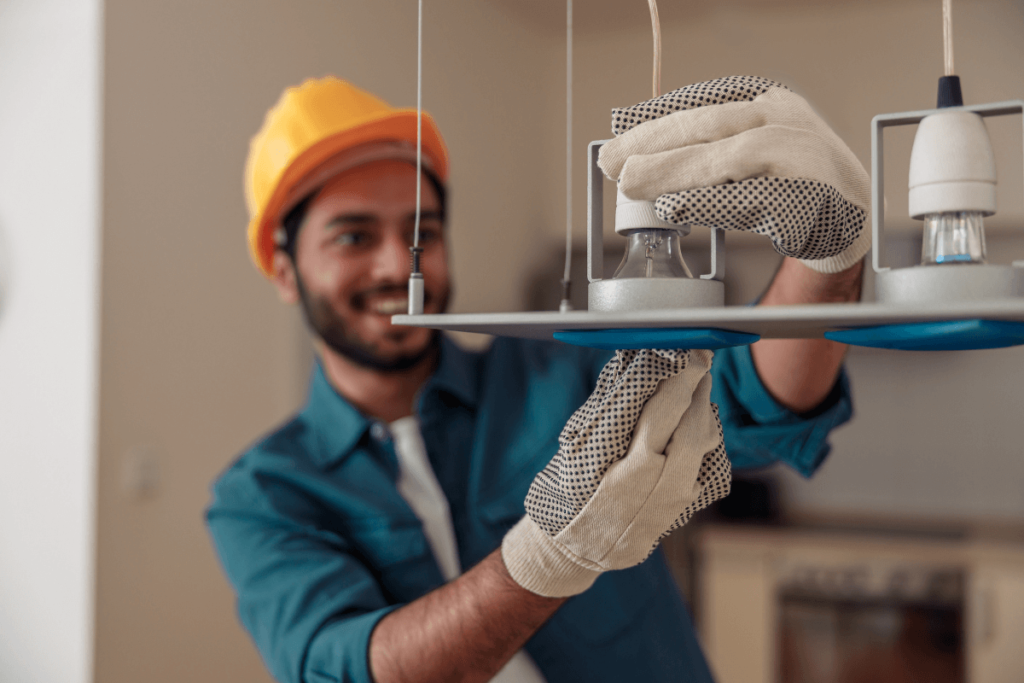 Uma reforma simples que faz toda a diferença: o lustre na cozinha