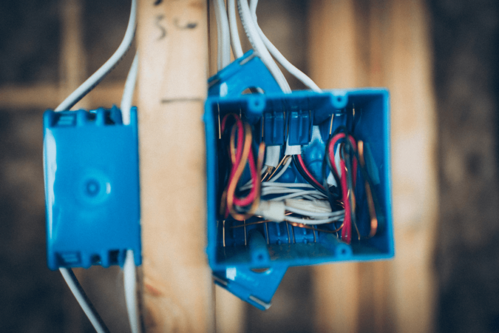 Entenda as diferenças entre os tipos de caixa de luz