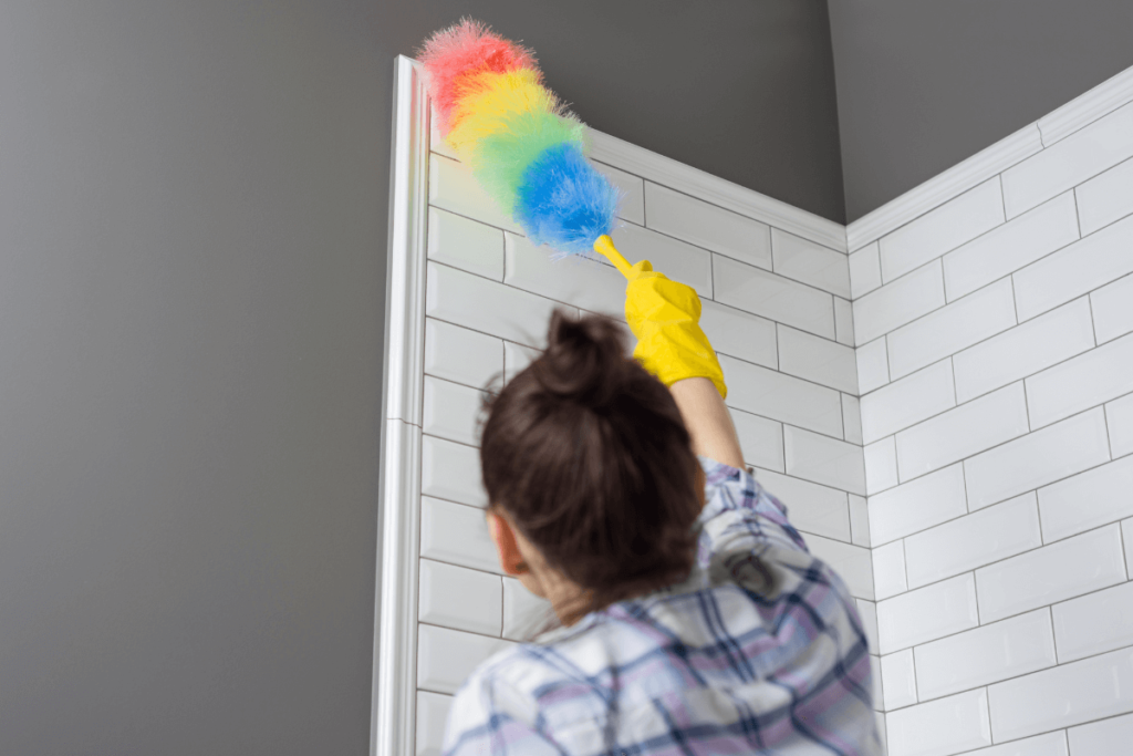 Guia para um banheiro com parede de cimento queimado 