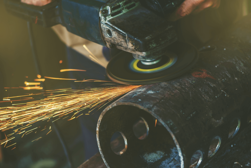 Lixadeira ou Esmerilhadeira: Entenda Qual Usar em Cada Caso