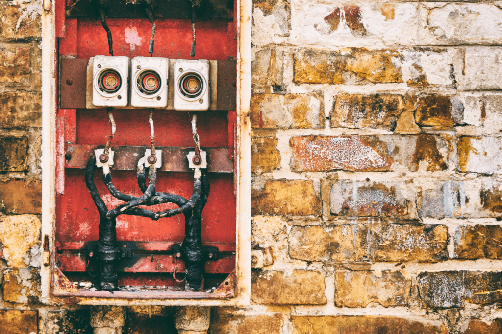 Instalação e Manutenção Segura: Guia Completo sobre Caixa de Energia Residencial