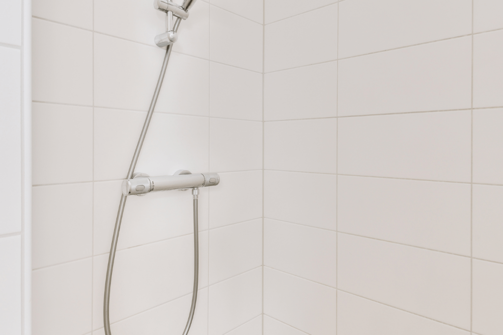 Escolhendo o Melhor: Explorando os Diferentes Tipos de Ralos para Banheiro