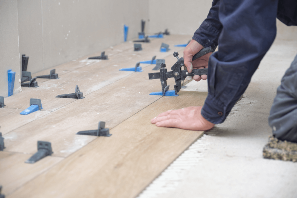 Alicate Nivelador de Piso: Como Nivelar Pisos de Forma Prática e Precisa