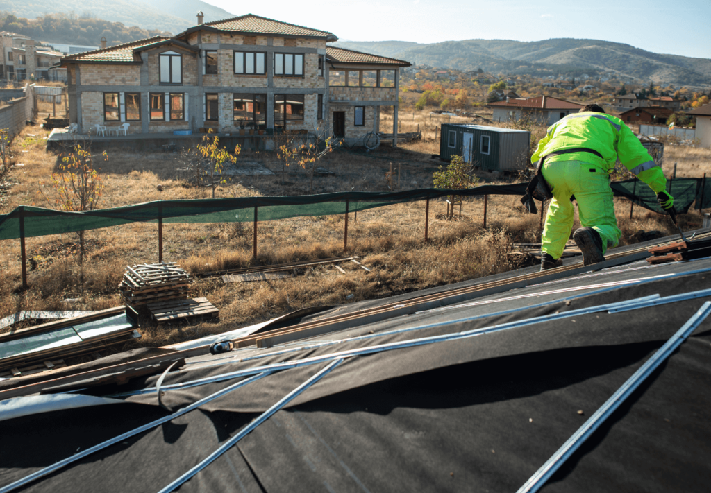 Infiltração no telhado: descubra como evitar e reparar