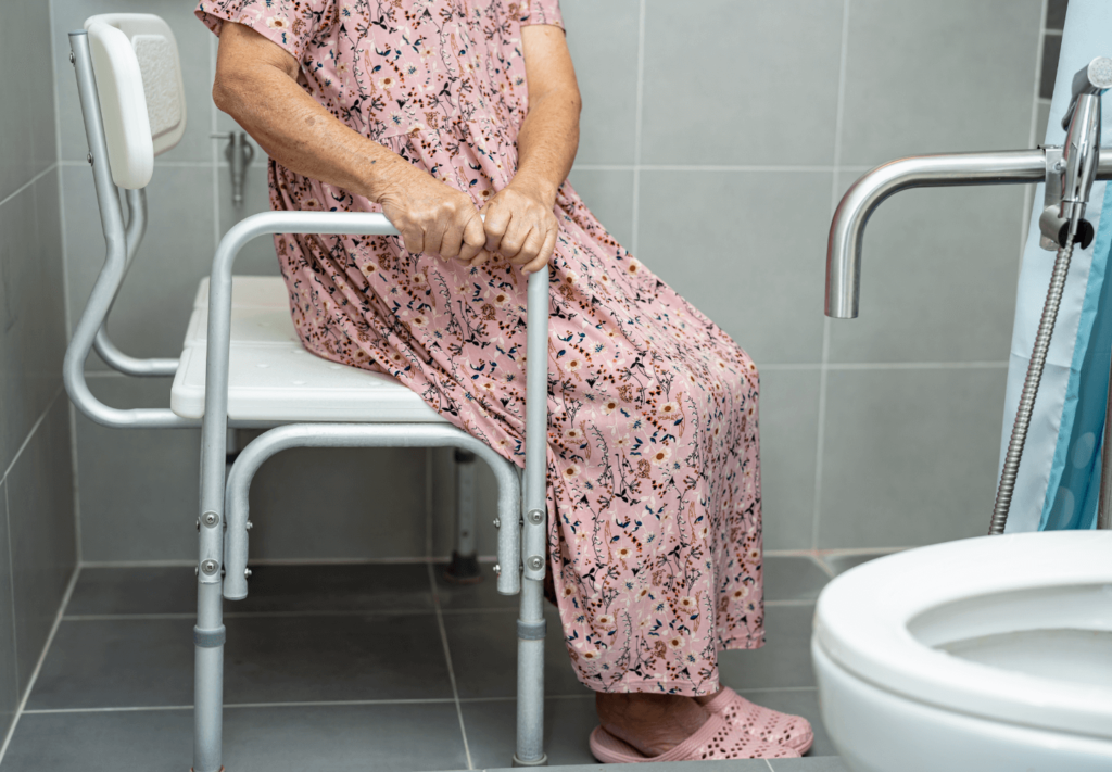 Acessibilidade banheiro para idosos: soluções seguras e práticas