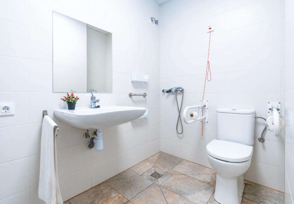 Acessibilidade banheiro para idosos: soluções seguras e práticas