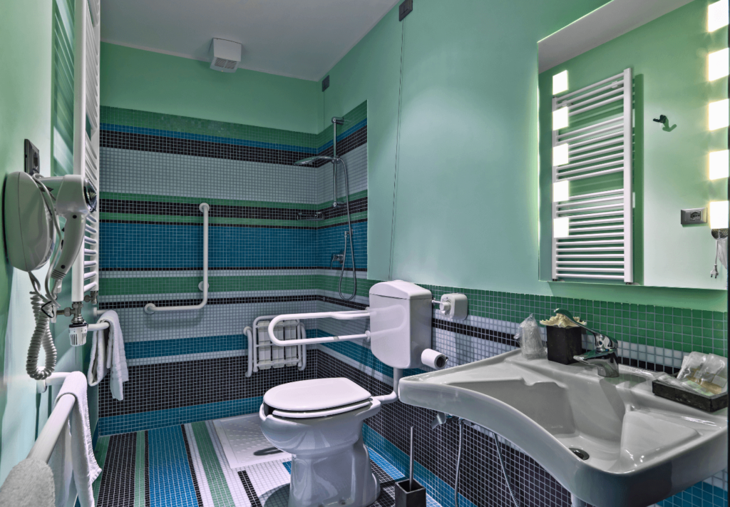 Banheiro para cadeirante: como planejar e adaptar com segurança
