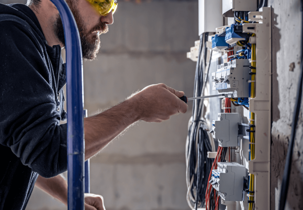 Instalação elétrica residencial: cuidados ao escolher o profissional que vai fazer