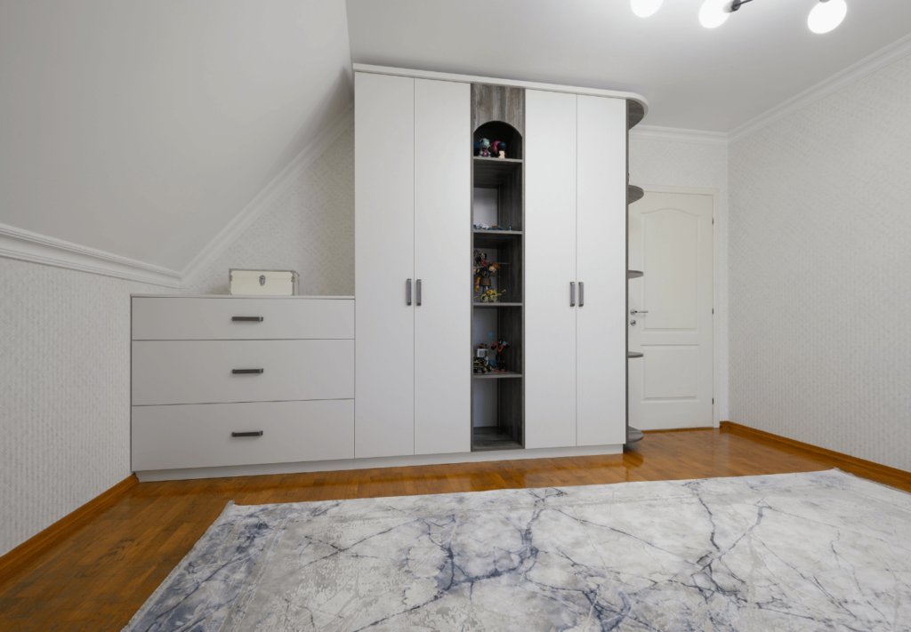 Reforma de guarda roupa embutido: renove sem gastar muito