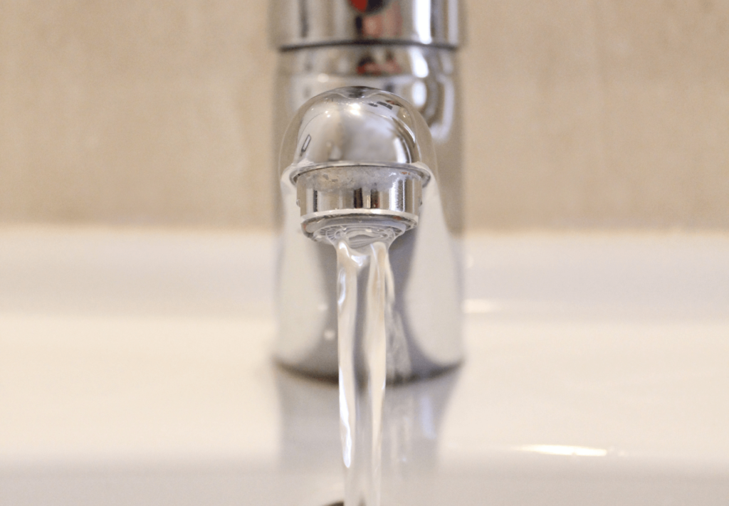 Torneira de banheiro: modelos que unem estilo e praticidade