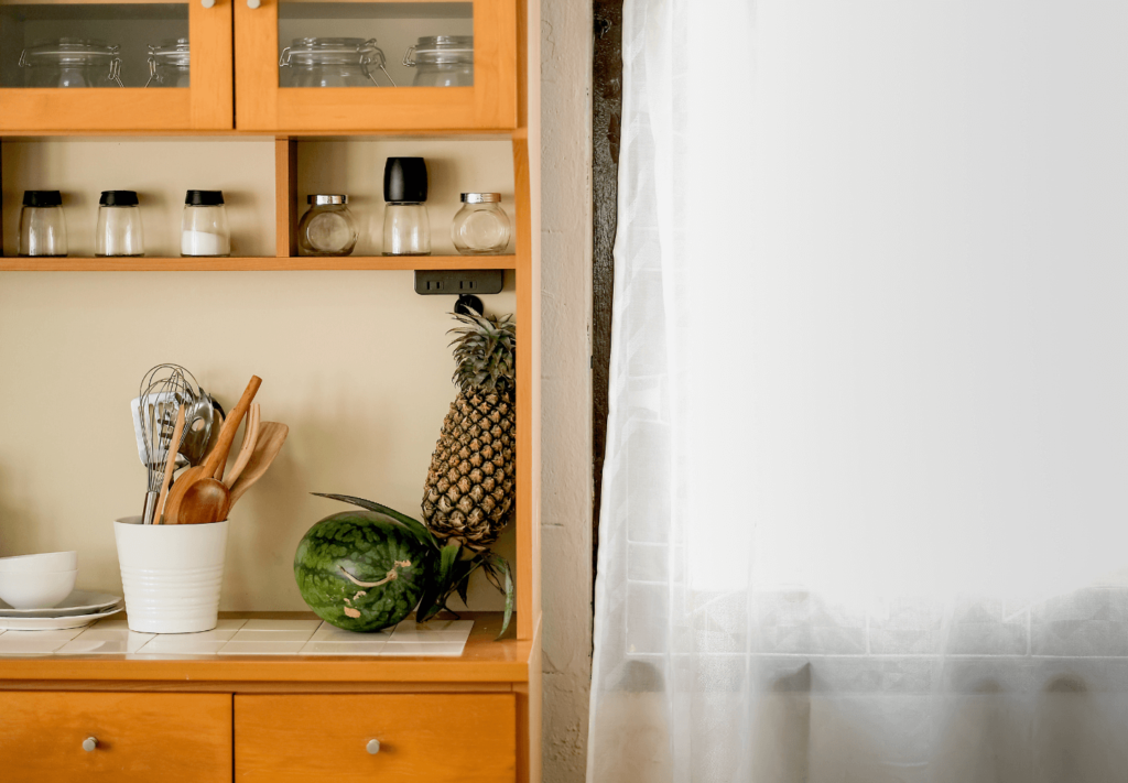 Reforma armário de cozinha: como dar vida nova ao móvel