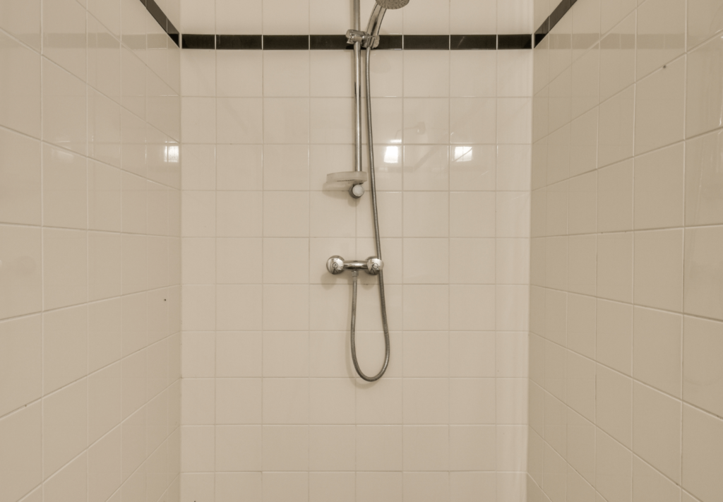 Arrumar registro do chuveiro: como identificar e resolver