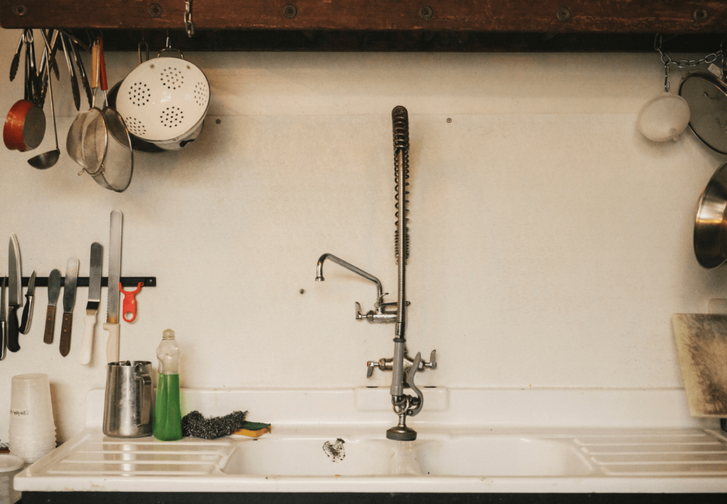 Qual a melhor torneira para pia da cozinha? Descubra aqui