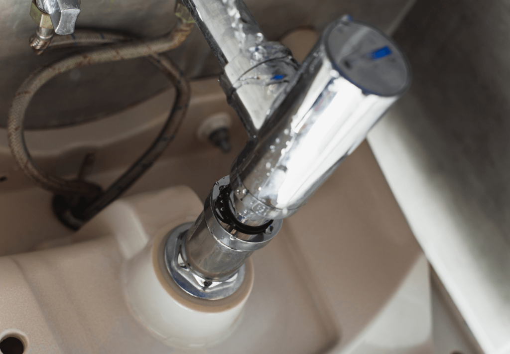 Vazamento na pia da cozinha: como identificar e resolver