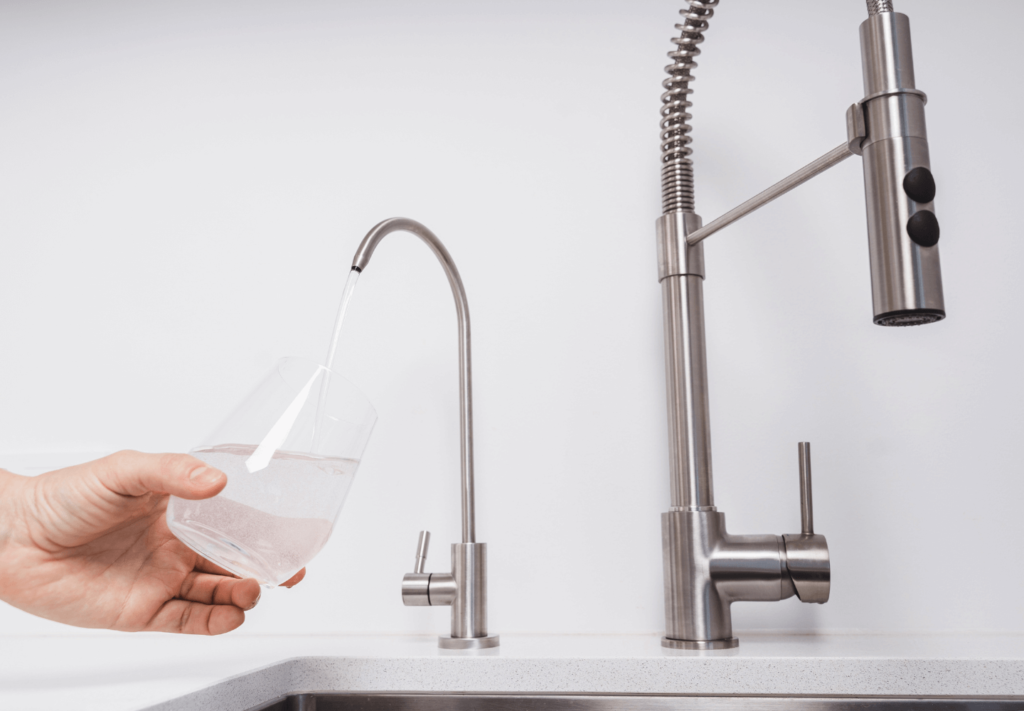 Saber como instalar filtro de água na torneira é uma solução prática e eficiente para melhorar a qualidade da água consumida diariamente.