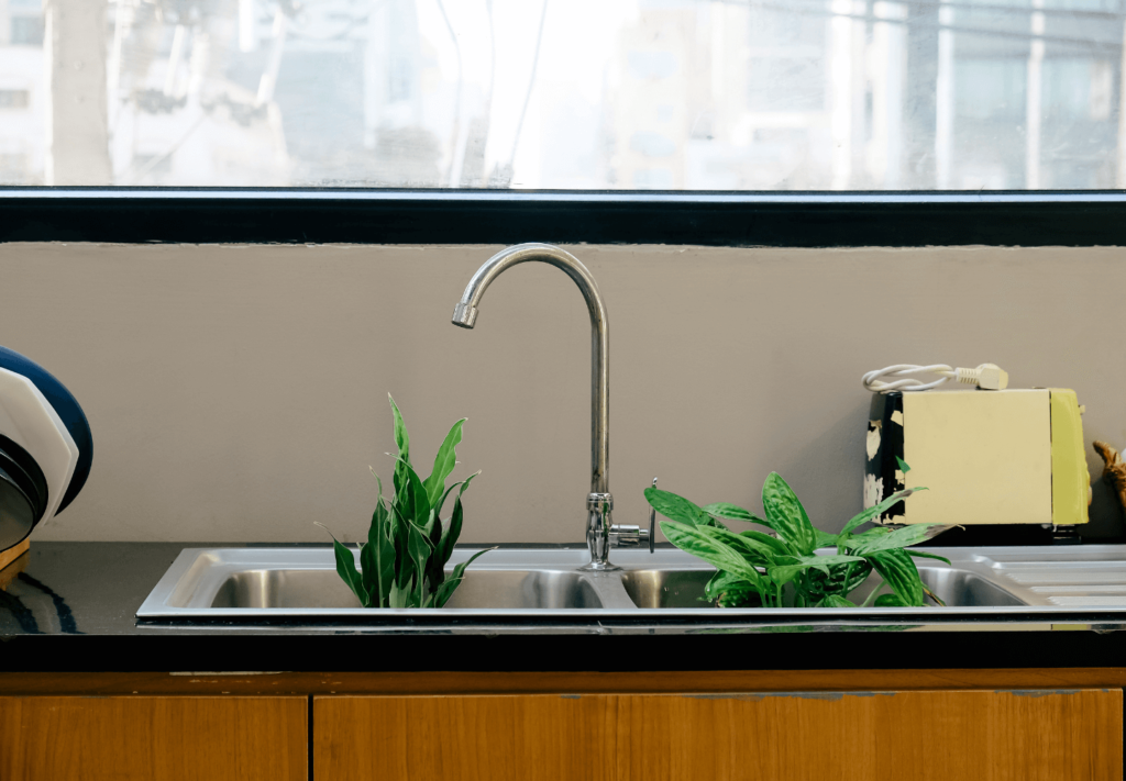 Saber como trocar torneira da pia da cozinha é uma habilidade prática que evita vazamentos e melhora o uso diário da água.