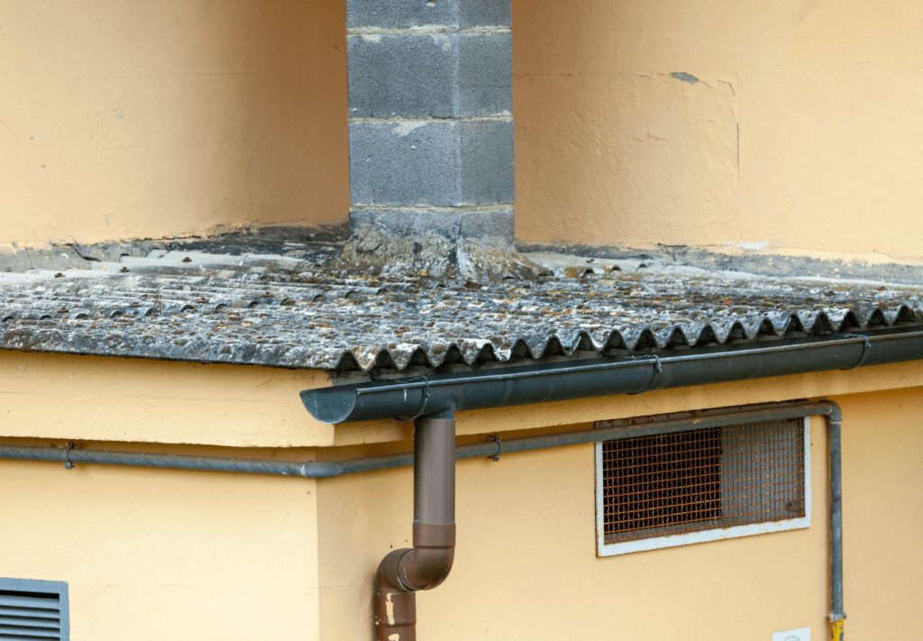 Saber como trocar calha de chuva corretamente é fundamental para garantir o escoamento adequado da água do telhado e evitar infiltrações.