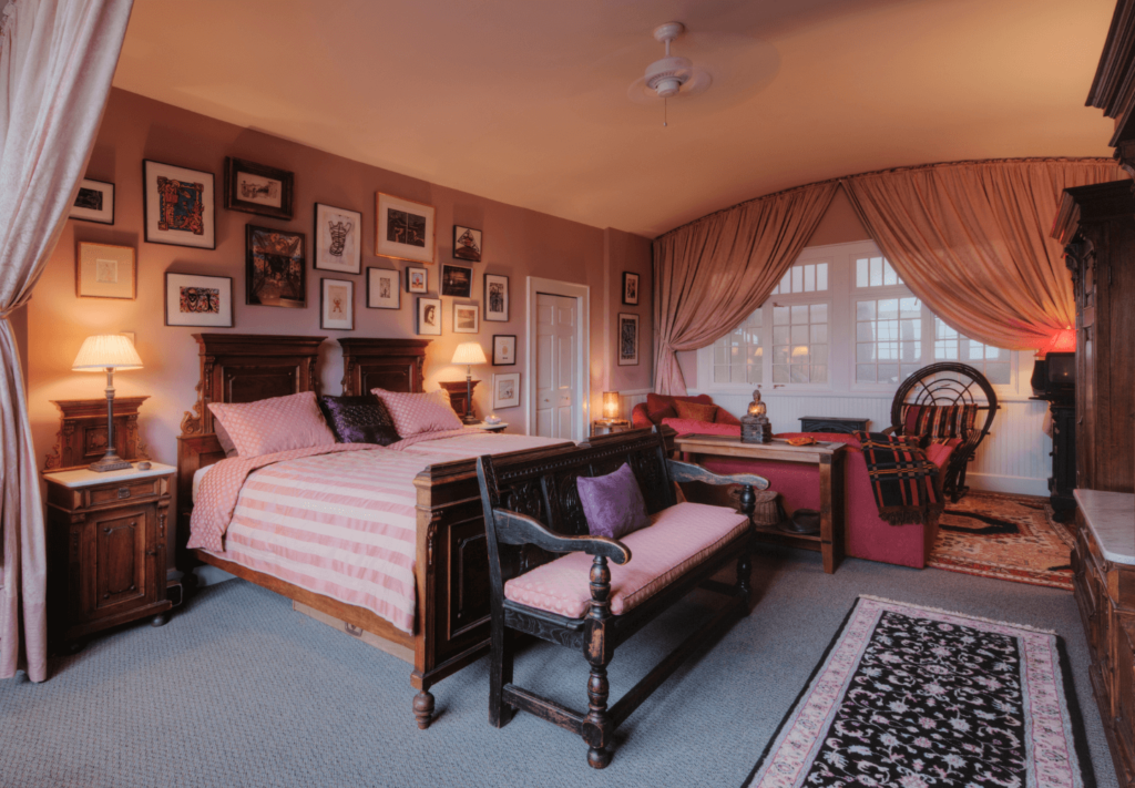 Decidir pintar quarto de casal é uma etapa fundamental para criar um ambiente confortável, equilibrado e adequado ao descanso diário.