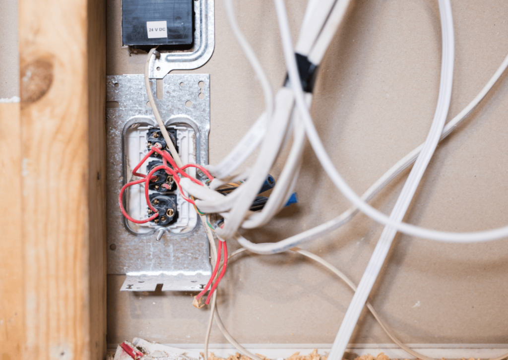 Veja nesse artigo como uma instalação elétrica bem planejada garante que todos os circuitos funcionem com estabilidade e com eficiência.