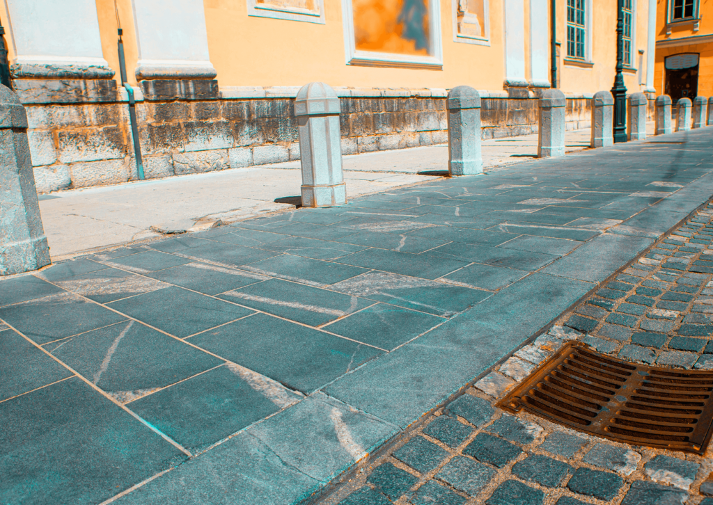 Veja como realizar uma reforma de calçada de certa forma ajuda a restaurar a funcionalidade do espaço e aumentar a durabilidade da estrutura.