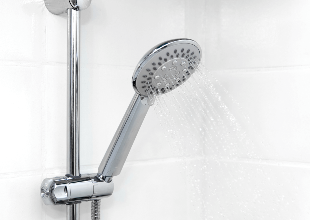 O chuveiro elétrico com pressurizador surge como uma solução prática sem a necessidade de grandes mudanças na instalação hidráulica.