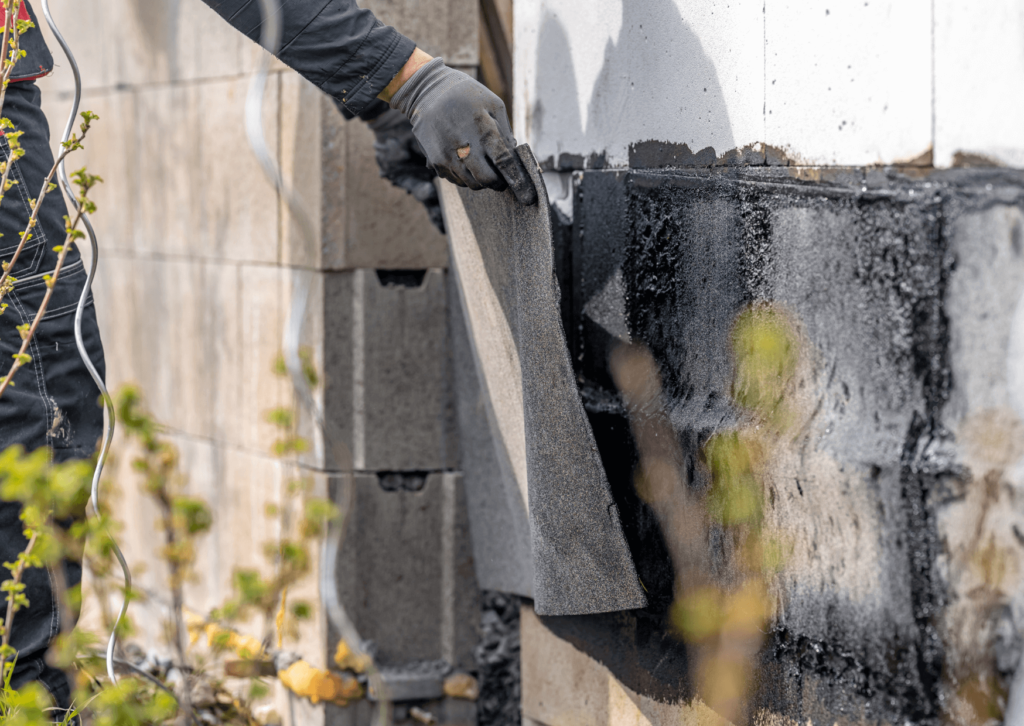 Veja como a impermeabilização residencial é um dos processos mais importantes para garantir a durabilidade e a segurança de uma construção