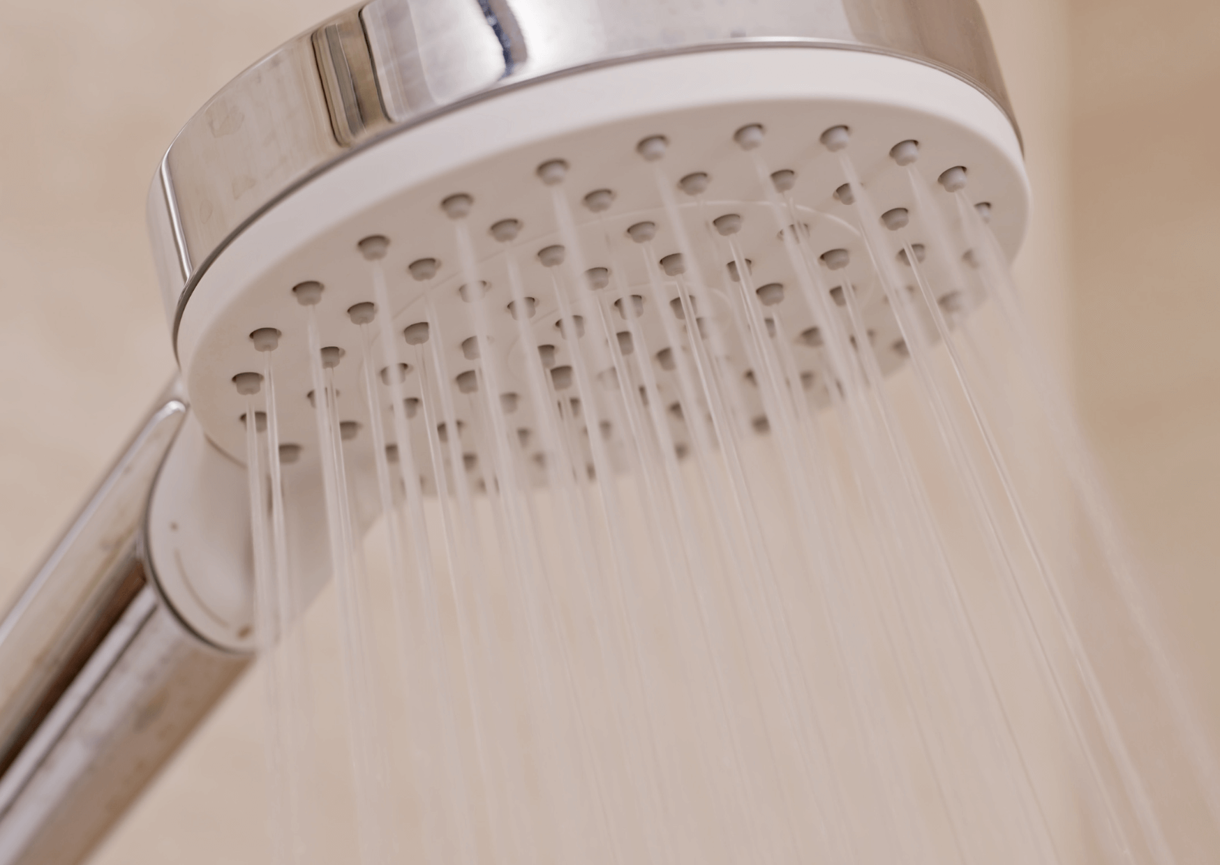 O chuveiro elétrico com pressurizador surge como uma solução prática sem a necessidade de grandes mudanças na instalação hidráulica.