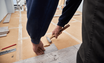 Tem como trocar piso sem quebrar? Entenda aqui como fazer