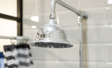 Passo a passo de como fazer um banheiro acessível com chuveiro