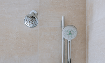 Como escolher ducha: potência, pressão e economia