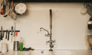 Qual a melhor torneira para pia da cozinha? Descubra aqui