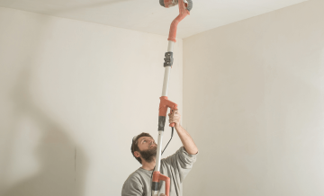 Atualmente a lixadeira de parede e teto se tornou uma ferramenta quase indispensável em reformas que buscam acabamento de qualidade.
