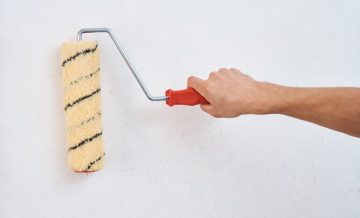 como pintar parede com rolo